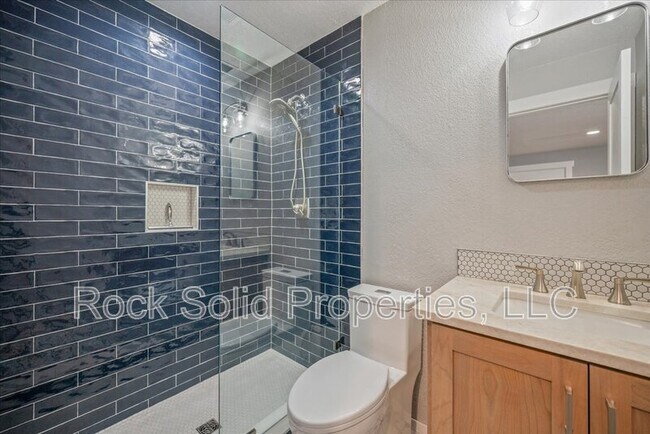 Building Photo - 753 Latigo Loop