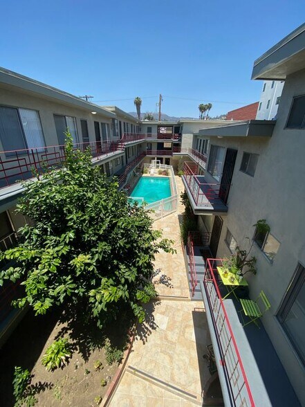 Building Photo - 5855 Carlton Way