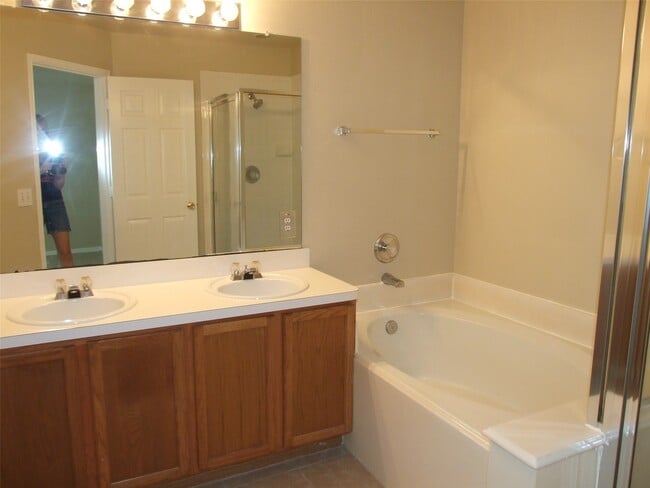 Building Photo - 410 Cypresswood Haven