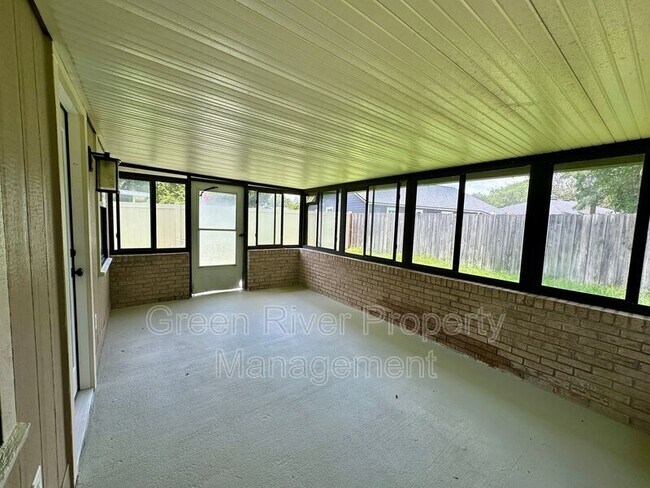 Building Photo - 3288 Deerfield Pointe Dr