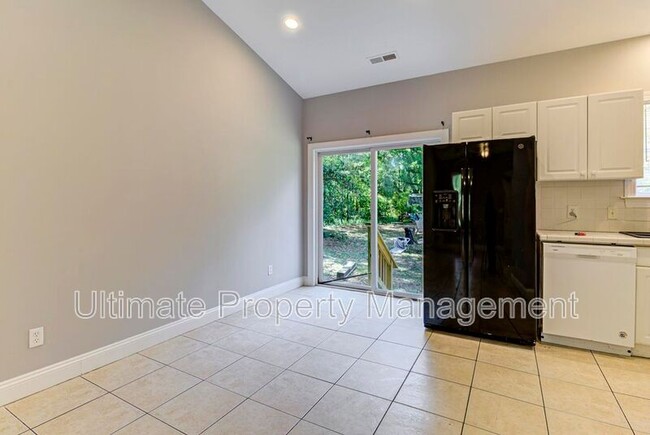 Building Photo - 220-1 Rose Ave