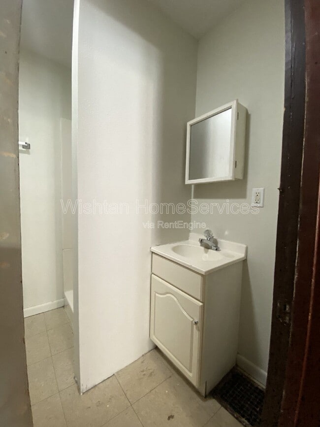 Building Photo - 522 W Murray St