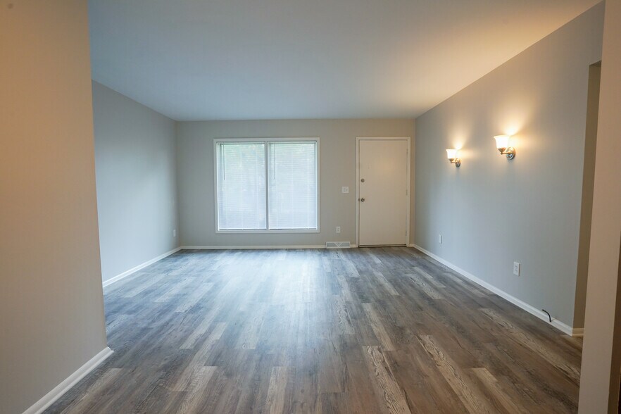 living room - 508 Kent Dr