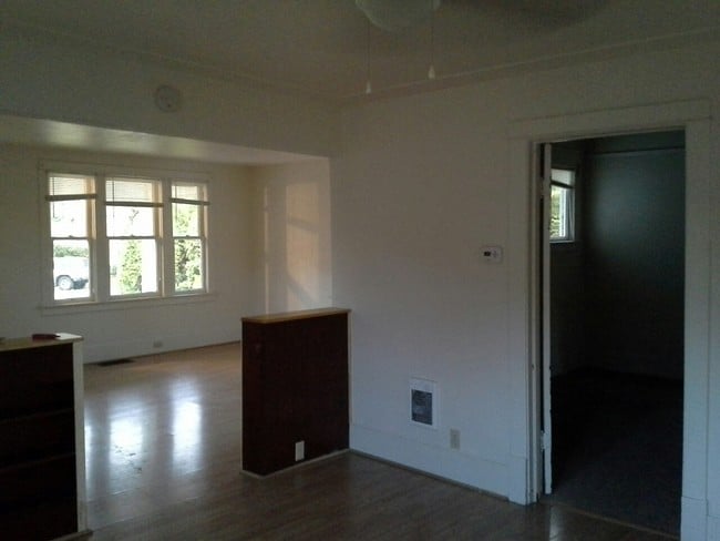 Building Photo - 770 Cottage St NE