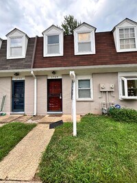 Building Photo - 1769 Village Green Dr