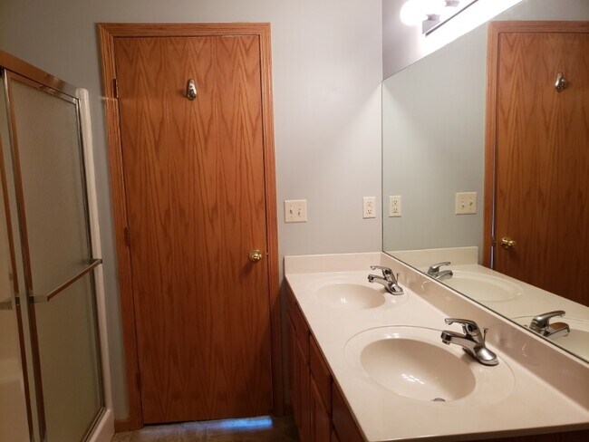 Building Photo - 2022 S Webb Rd