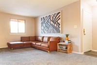 Building Photo - Beautifully Updated 2-Bedroom in Grove Par...