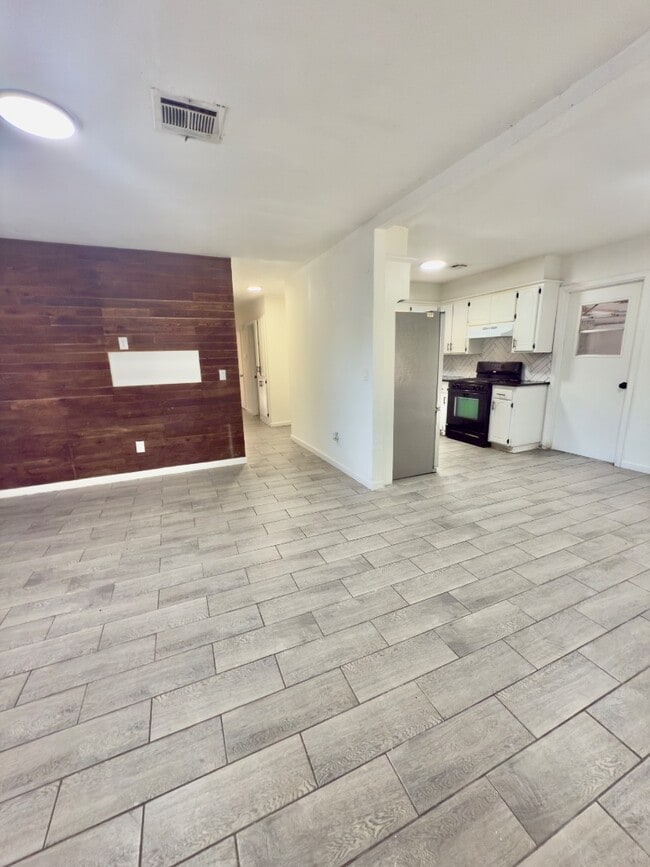 Building Photo - 4312 Meadowpark Dr