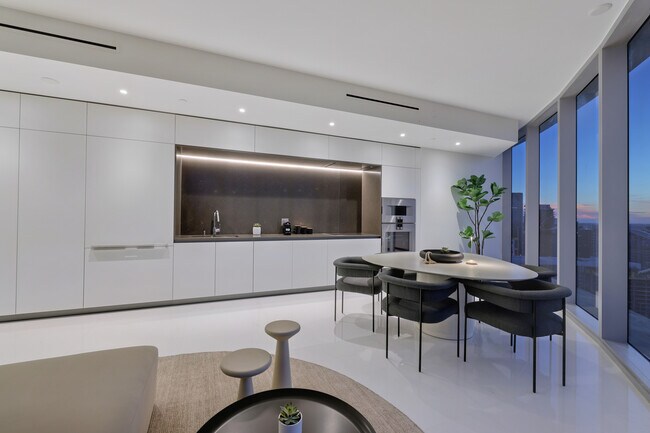 Building Photo - 300 Biscayne Blvd Way