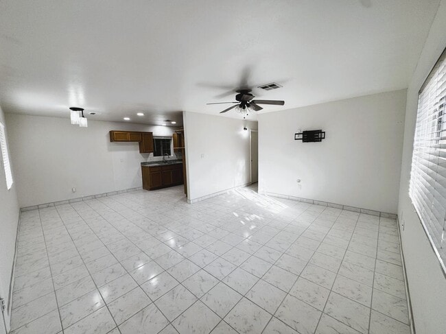 Building Photo - 726 Calle Nueva Vida