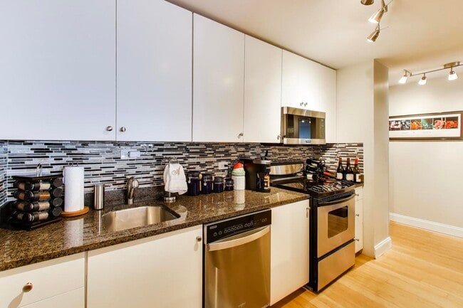 Building Photo - 5455 N Sheridan Rd