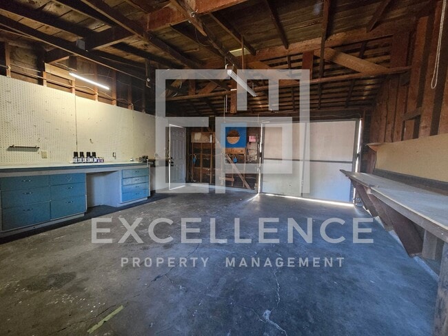 Building Photo - 4/2 House With Yard, Hardwood Floors, Pets...