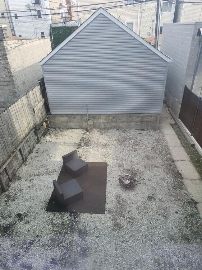 Building Photo - 1628 W 21st Pl