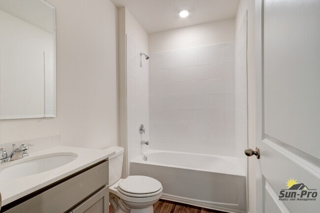 Building Photo - 982 Commons Way