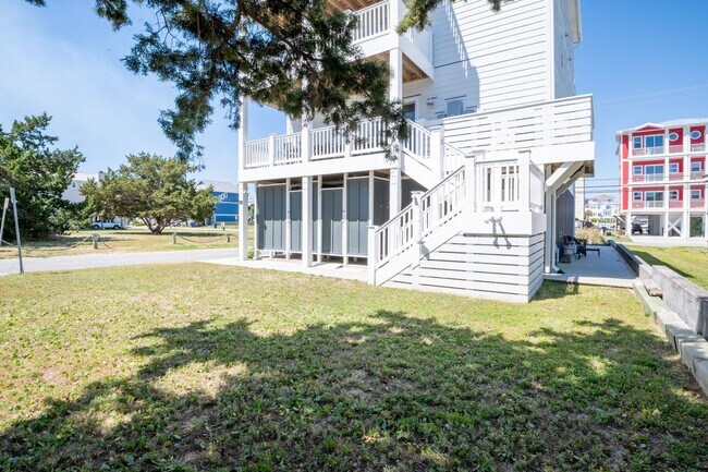 Building Photo - PERFECT BEACH GETAWAY - AVAILABLE JAN-May ...