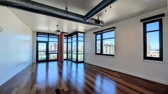 Building Photo - 310 S 4th St