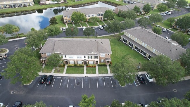 Building Photo - 2 Bedroom - 2.5 Bathroom - Gated Community...