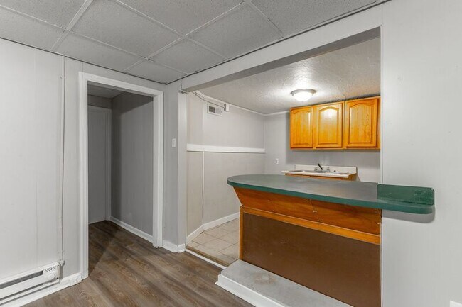 Building Photo - 518 E Manning St