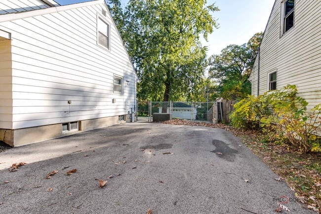 Building Photo - 33423 N Mill Rd