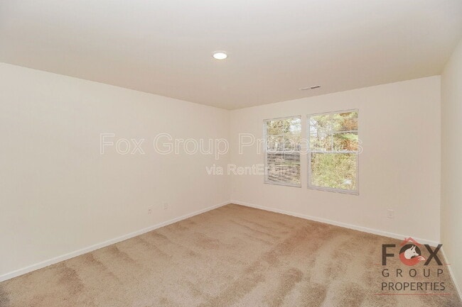 Building Photo - 467 Elm St