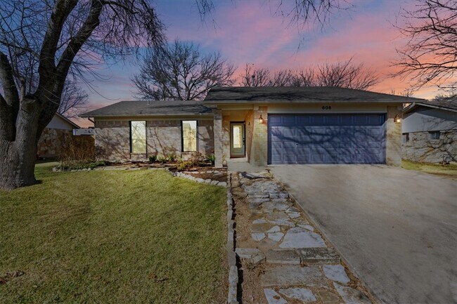 Building Photo - 606 Quail Run Rd