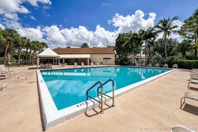 Building Photo - 3362 Lucerne Park Dr