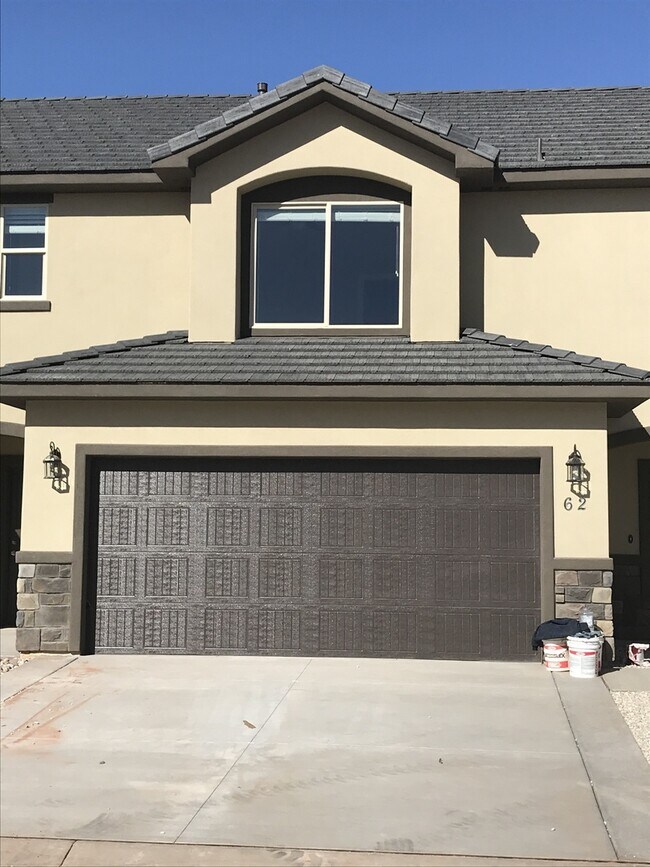 Building Photo - Very nice Townhouse in Santa Clara, with a POOL!!