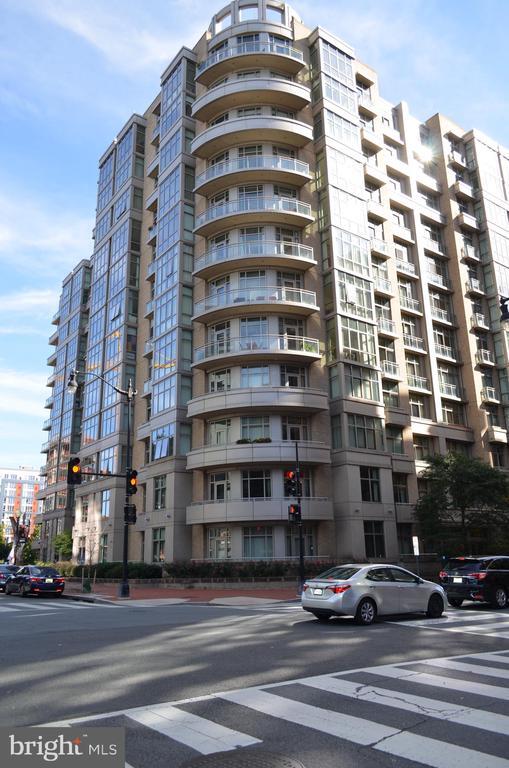 Building Photo - 811 4th St NW