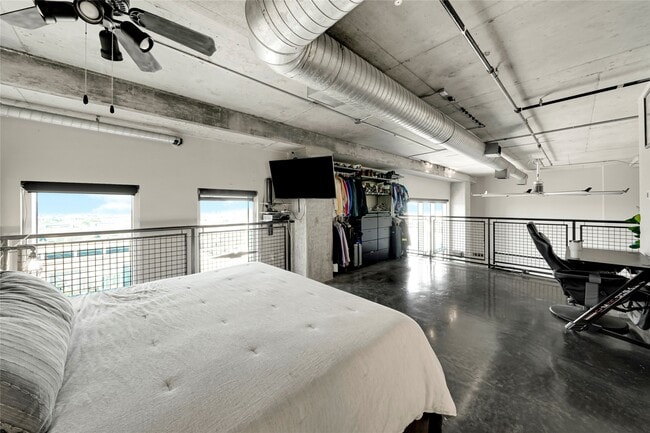 Building Photo - 2000 Bagby St