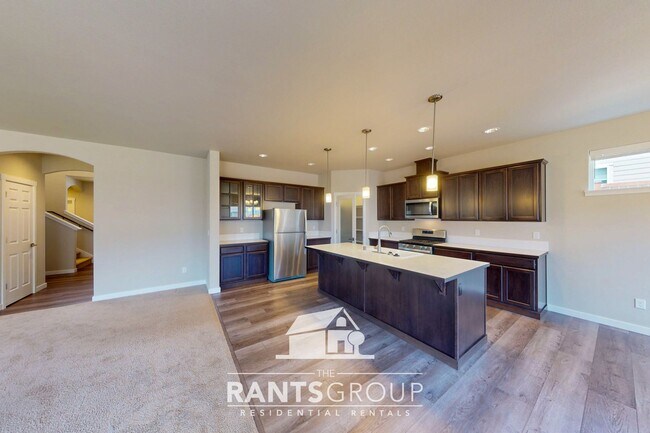 Building Photo - Beautiful 3 bedroom, 2.5 bath, 2-story home in Steilacoom Ridge