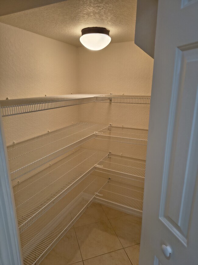 Building Photo - 1307 Clove Dr