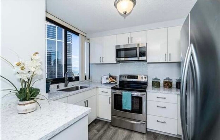 Building Photo - 876 Curtis St