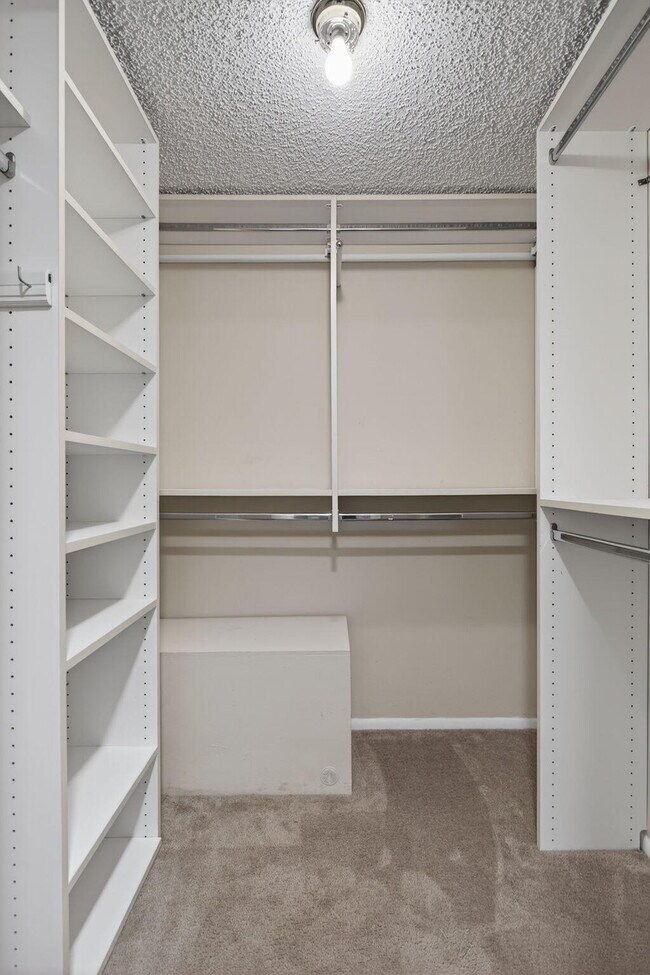 Building Photo - 3503 Oaks Way