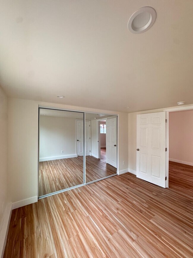 Building Photo - 1060 McFarland Ave