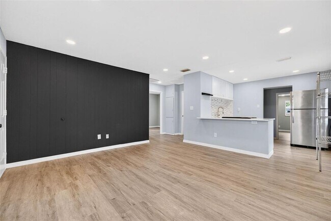 Building Photo - 4616 9th Ave S