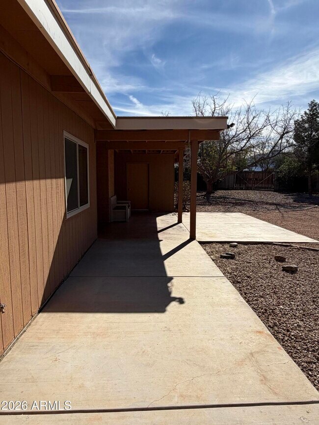 Building Photo - 1475 Via Viento