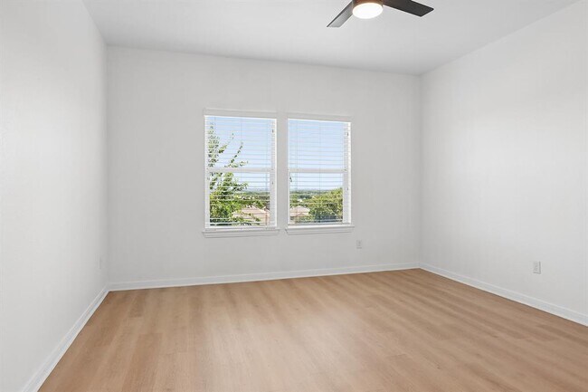 Building Photo - 1385 Red Stag Pl