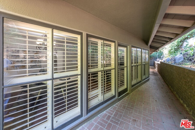 Building Photo - 2559 Hutton Dr