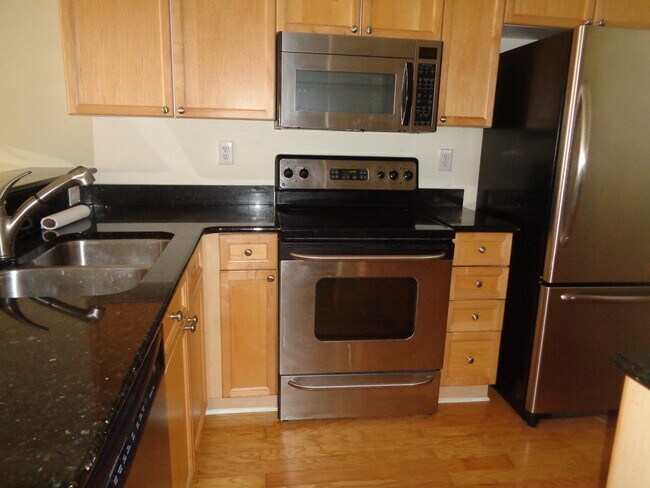 Building Photo - 1230 Green Oaks Ln