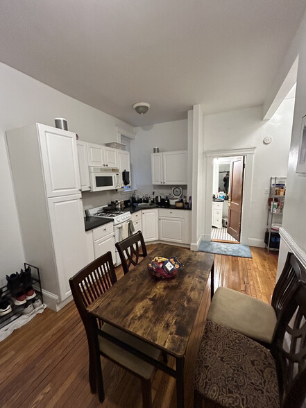 Building Photo - 128 Hemenway St