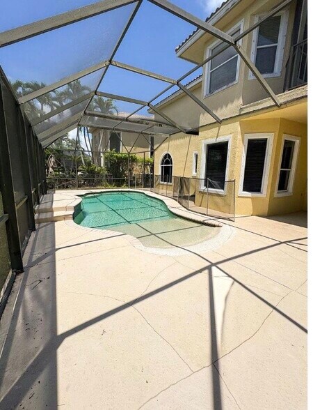 Building Photo - 7477 NW 114th Ter
