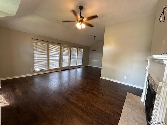 Building Photo - 1604 Queen Elizabeth Ct