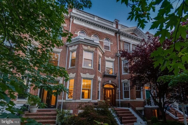 Building Photo - Spacious Adams Morgan Gem with Gas FP