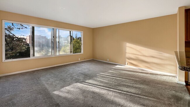 Building Photo - Large 1 bed 1 bath Nestled in Grand Lake Neighborhood