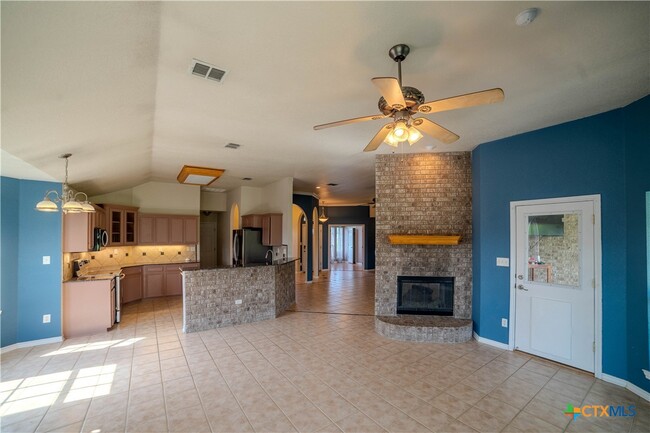 Building Photo - 511 Cowhand Dr