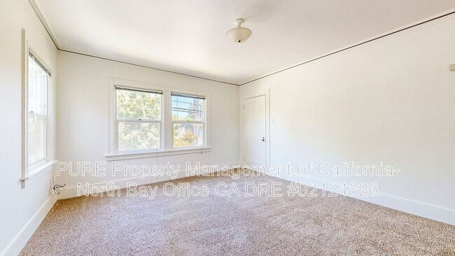 Building Photo - 537 Humboldt St
