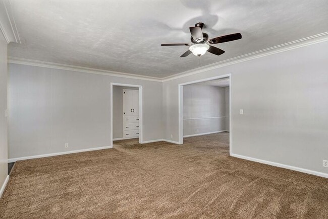 Building Photo - 3863 S Broadway Ave