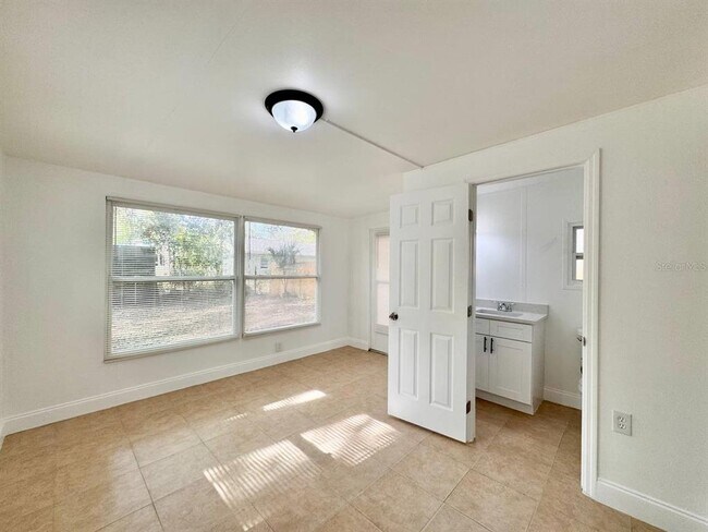 Building Photo - 8108 N 11th St