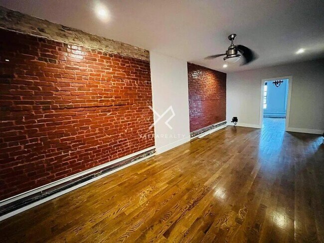 Building Photo - 3 bedroom in Brooklyn NY 11233
