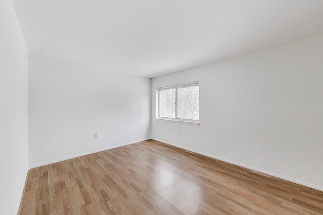 Building Photo - 2BD/1BA in Bethesda Park - Feeds to WJ HS - Great location - Close to Walter Reed & METRO